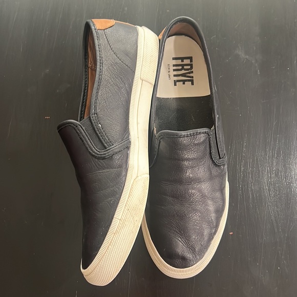 Frye - Picture 2 of 3